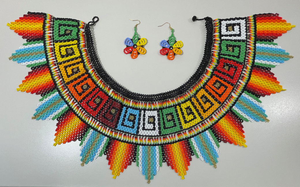 手工制作的大号项链和耳环套装 - 多色珠子(Chaquiras)