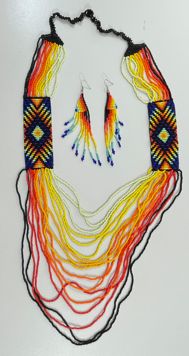 手工制作的大型多股项链和耳环套装 - 多色珠子（Chaquiras）